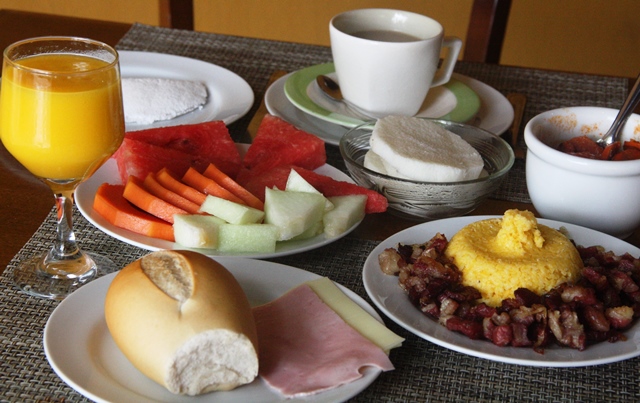 Café da manhã da Pousada Imperial, em São José da Coroa Grande, Pernambuco