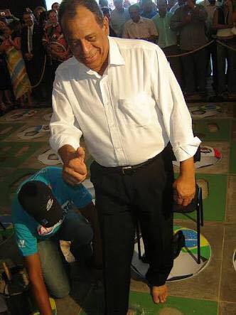 Carlos Alberto Torres, colocando os pés no Hall da Fama do Rei Pelé - Foto: Arquivo Pessoal